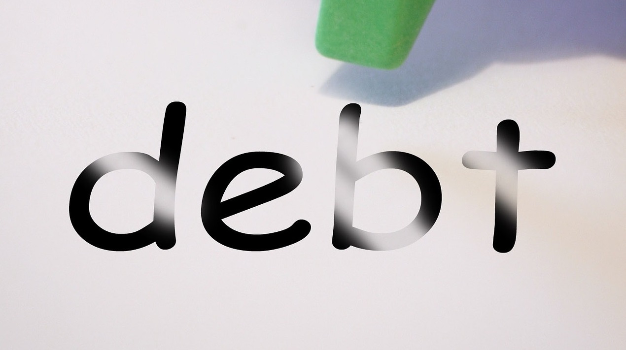 Przejęcie długu – czy dłużnik może wybrać kto przejmie dług?